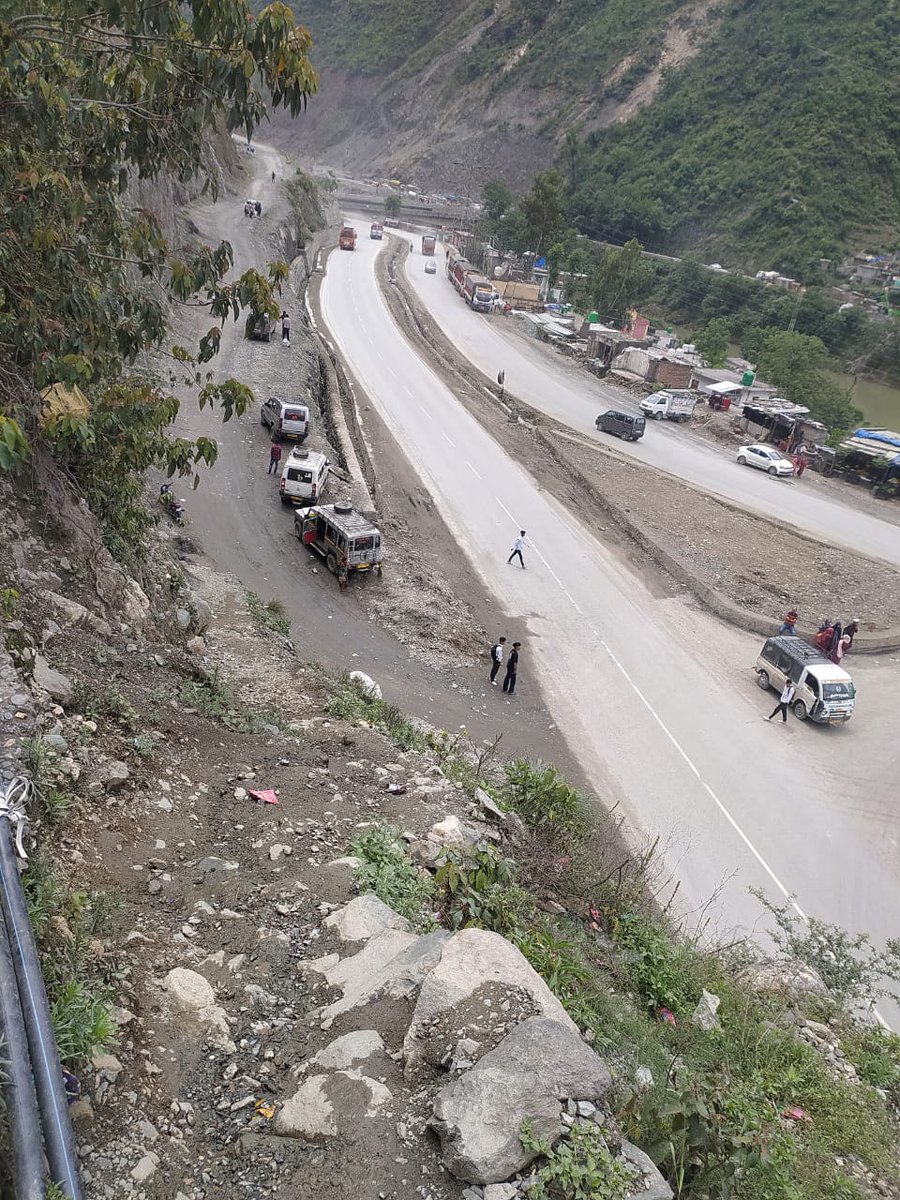 AshanOffical's tweet photo. So you are requested to fix this path as soon as possible and end the problems of students and public.
@dcramban @GDCRamban @DIPRRambandic @OfficeOfLGJandK @sahilabbass_ https://t.co/RWfzQXxXl5