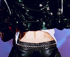 jong_yeol_in's tweet photo. a few years ago i saw someone make a thread about tao and the injuries he suffered before he left. as SOME PEOPLE are questioning why jongin is in public service here’s a THREAD OF JONGIN’S INJURIES THROUGHOUT THE YEARS pls share !! bcs people keep discrediting him https://t.co/WszOkdJHhG