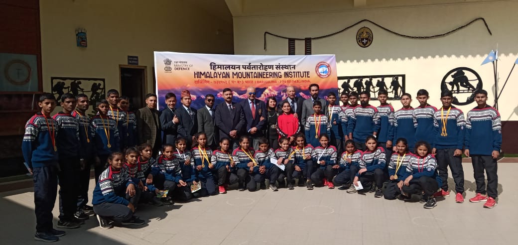NESTSHQ's tweet photo. 300 students of EMRSs in Telangana attended rock climbing training at Rock Climbing School, Bhongiri, out of which 33 students were selected for the Himalayan Mountaineering Institute, Darjeeling.@TribalAffairsIn https://t.co/LCcE9xqHoG