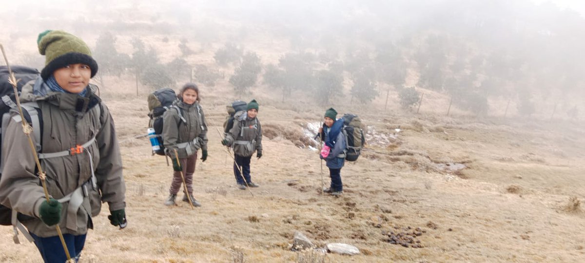 NESTSHQ's tweet photo. 300 students of EMRSs in Telangana attended rock climbing training at Rock Climbing School, Bhongiri, out of which 33 students were selected for the Himalayan Mountaineering Institute, Darjeeling.@TribalAffairsIn https://t.co/LCcE9xqHoG