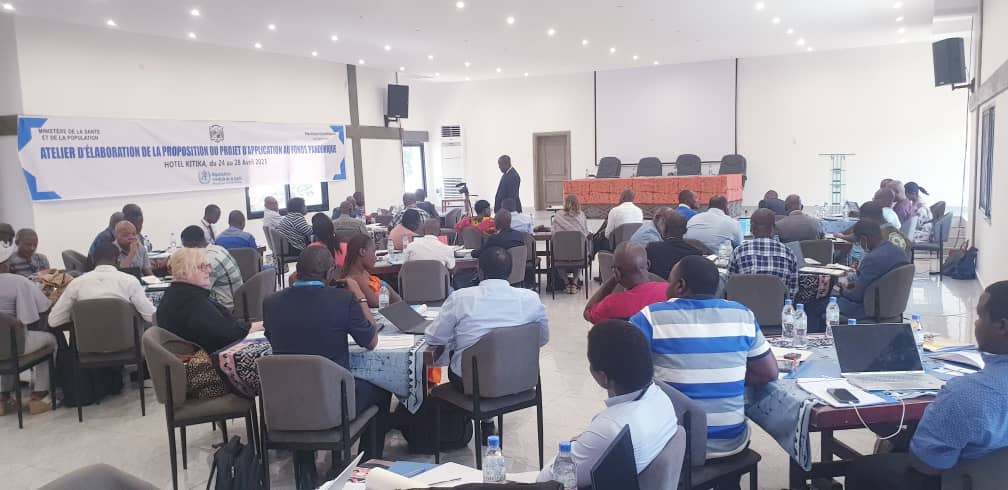 OMSCentrafrique's tweet photo. Le @MSPCentrafrique et l'@OMSCentrafrique activent le processus de préparation de la soumission du dossier de candidature de la #RCA 🇨🇫 au #FondsPandémique. Une 6️⃣0️⃣taine de parties présentes s'est réunie à #Bangui pour élaborer une proposition de projet pour 2023-2024. https://t.co/cl7zYyzlpP