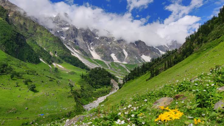trailaider's tweet photo. Beas Kund Trek
Highest Altitude: 12,772 ft.
Difficulty: Moderate | Level 1
Duration: 4 Days
Base Town: #Manali (Hiamchal Pradesh)
An easy trek in Himachal Pradesh with a beautiful high altitude glacial lake, and great views of the snow-capped mountain peaks.
#Beaskund #Trek https://t.co/q7YgYs7H3B