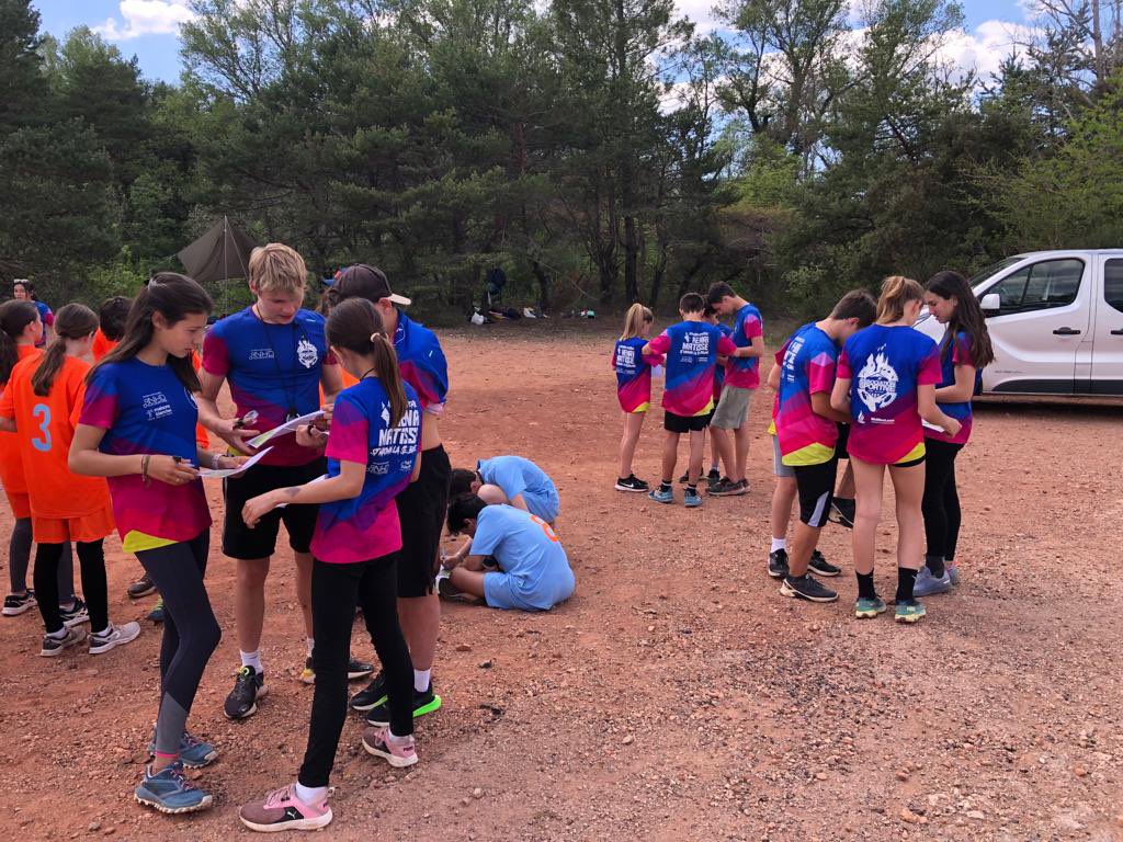 AsMatisse83's tweet photo. Bravo à nos élèves pour leur qualification au championnat de France de course d’orientation ! Rdv à Neuville en Hez pour la dernière étape de l’année !
@Unss_Nice @UnssVar83 https://t.co/KAegf7t2Kr