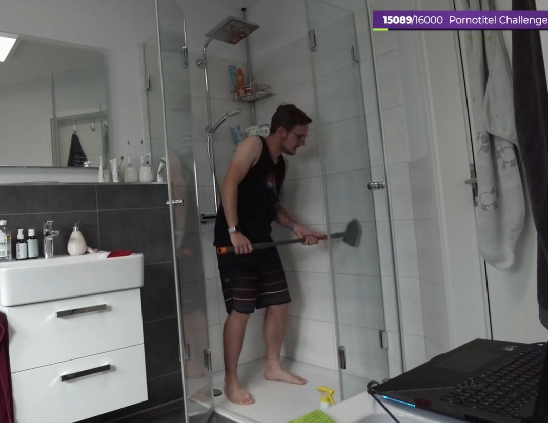 lenacedia's tweet photo. Der 120-Stunden-Stream ist eine der besten Ideen, die PietSmiet jemals hatte. Ich genieße jede Sekunde davon. 😂 #WeekSmiet https://t.co/z53nzh9nqc