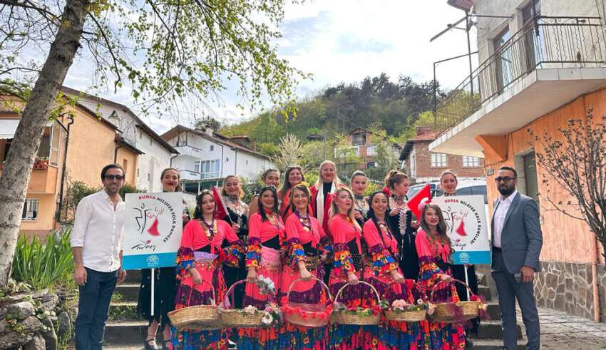 TurkSoylem's tweet image. Nilüfer Belediyesi Halk Dansları Topluluğu Bulgaristan’da gönülleri fethetti

bursasoylem.com/2023/05/04/nil…

@NiluferBel 
#bulgaristan #dansçı #ekip #festival #gösteri #halkdansları #temsil