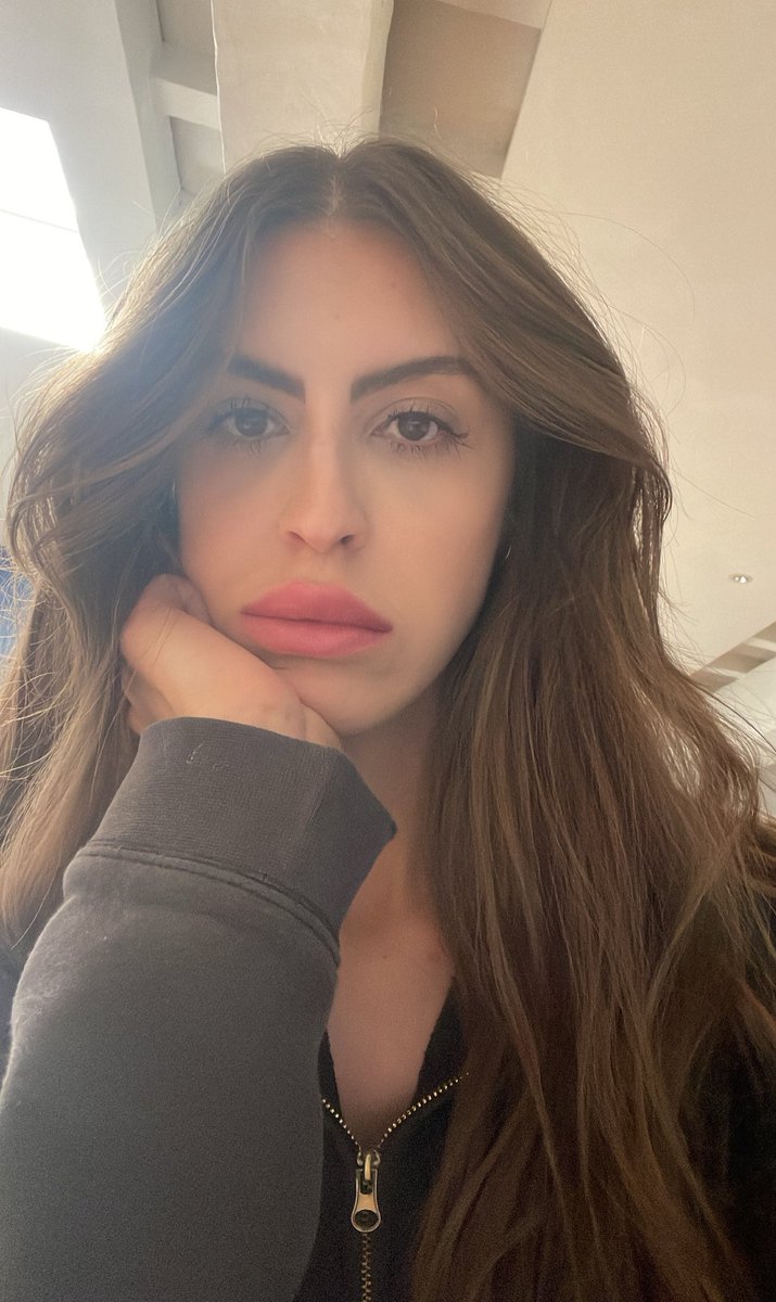 savageeleonor's tweet photo. Gm!! ✨☕️
When you wake thinking it’s Friday but it’s actually Thursday 😑 https://t.co/zQDXZwUDrx