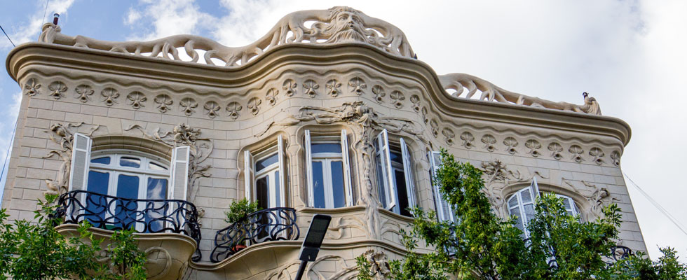 ¿Alguna vez escuchaste hablar sobre el estilo arquitectónico "Liberty"? También conocido como Art Nouveau o Modernismo, es un movimiento artístico que se originó a finales del siglo XIX en Europa y siguió extendiéndose por el mundo hasta la Primera Guerra Mundial.
<a href="/ACA_ME_arq_ucc/">ACA ME</a>