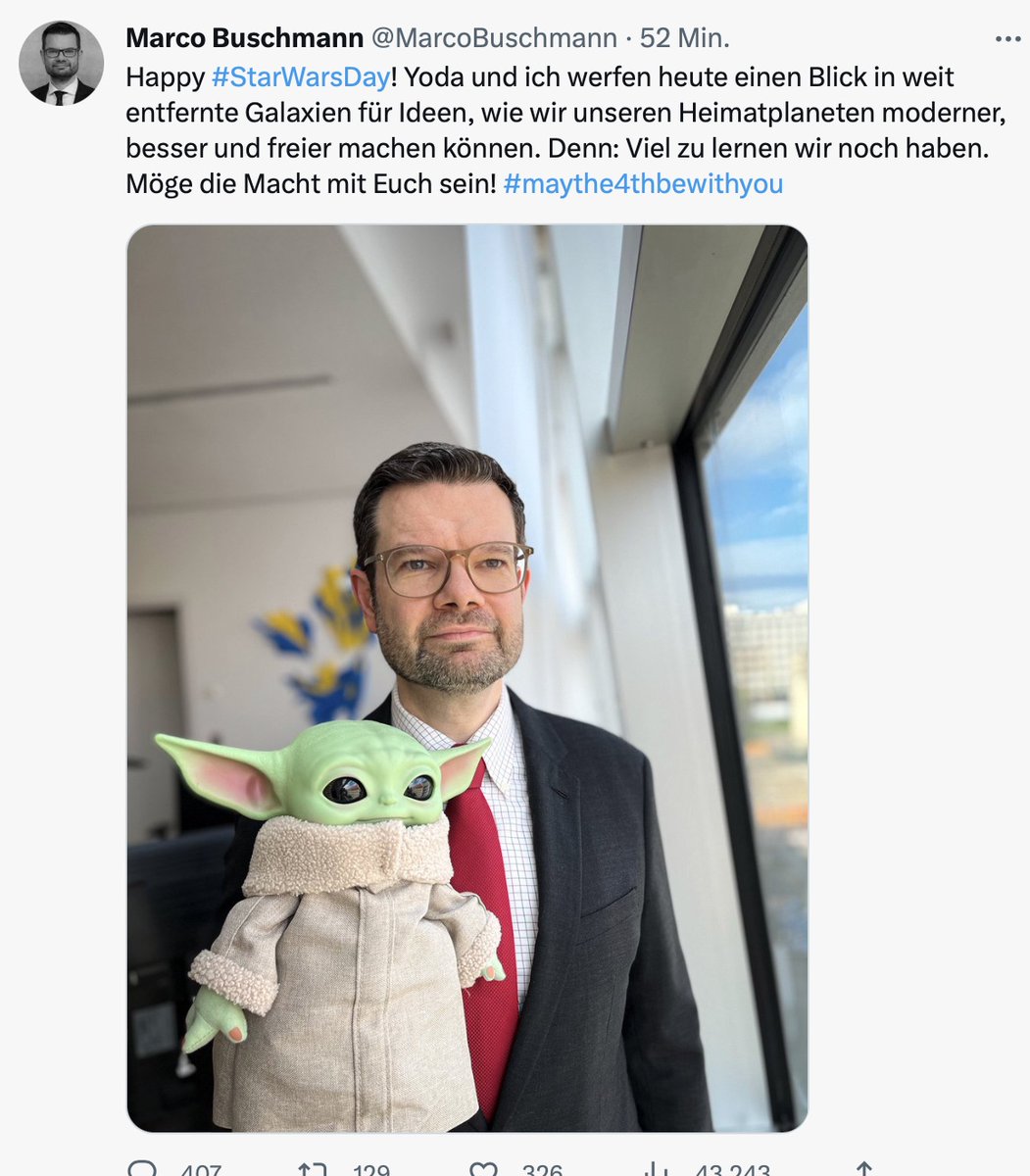 "Oh, eine raffinierte Idee, Du hast: An Star-Wars-Fans heranwanzen und den Hype für FDP-Freiheitspropaganda missbrauchen, hmmm? Doch wenigstens richtige Puppe ins Bild halten, Du solltest. Yoda das nicht ist, sondern Grogu aus dem Mandalorian. Noch viel zu lernen, Du hast."