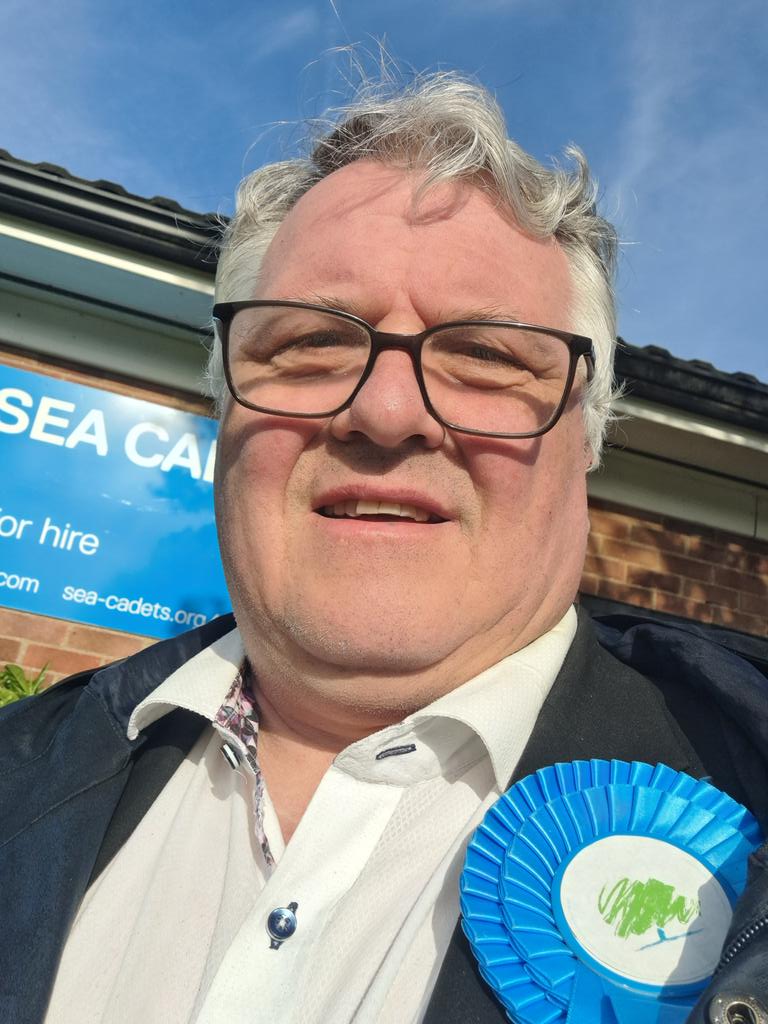 p_seeby's tweet photo. polling day is now @BroxbourneBC, and at this moment in time .I am in #Flamsteadend @TSIntrepid .will be having breakfast @ #Cheshuntpark and then moving onto #Fairfields school https://t.co/nn95PSDxMO