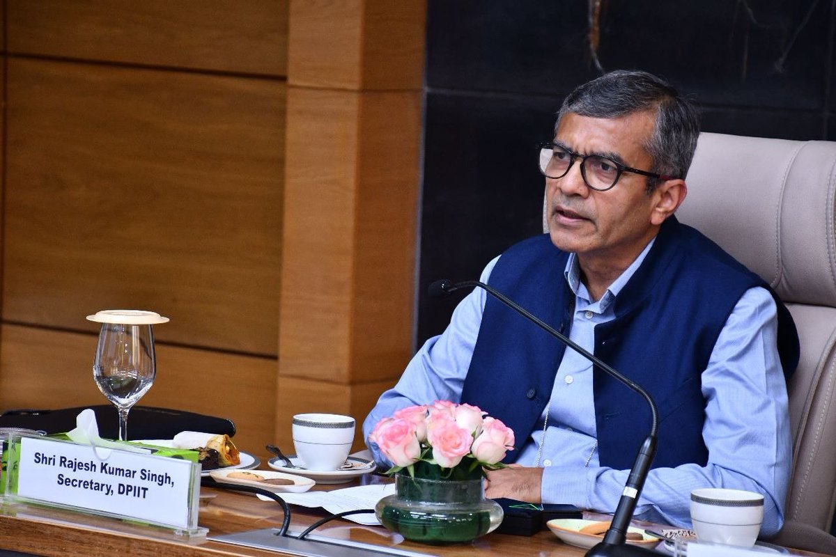 startupindia's tweet photo. Shri Rajesh Kumar Singh, Secretary of DPIIT, flagged off the handholding support for #NSA2022 winners &amp; finalists; thanking partners &amp; emphasized how this initiative can shape the Indian startup ecosystem's future. 

#NationalStartupAwards #Handholding #NSAHandholding https://t.co/SuwJtGdJNC