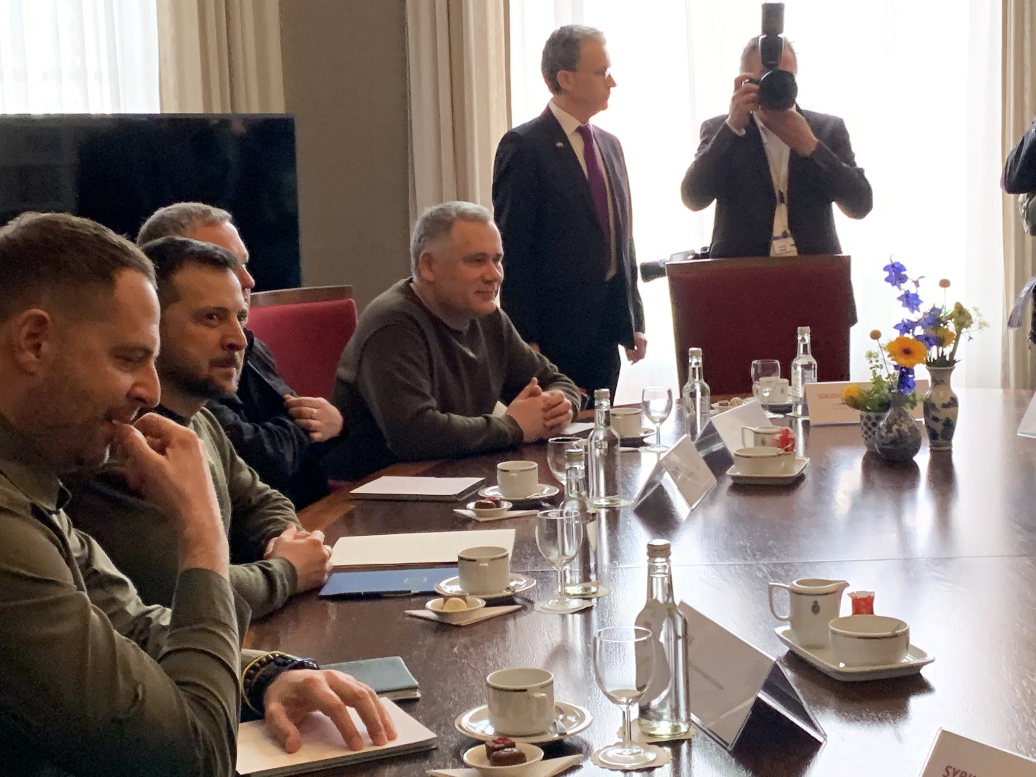 FvRFxQ5WIAIV38o?format=jpg&name=large