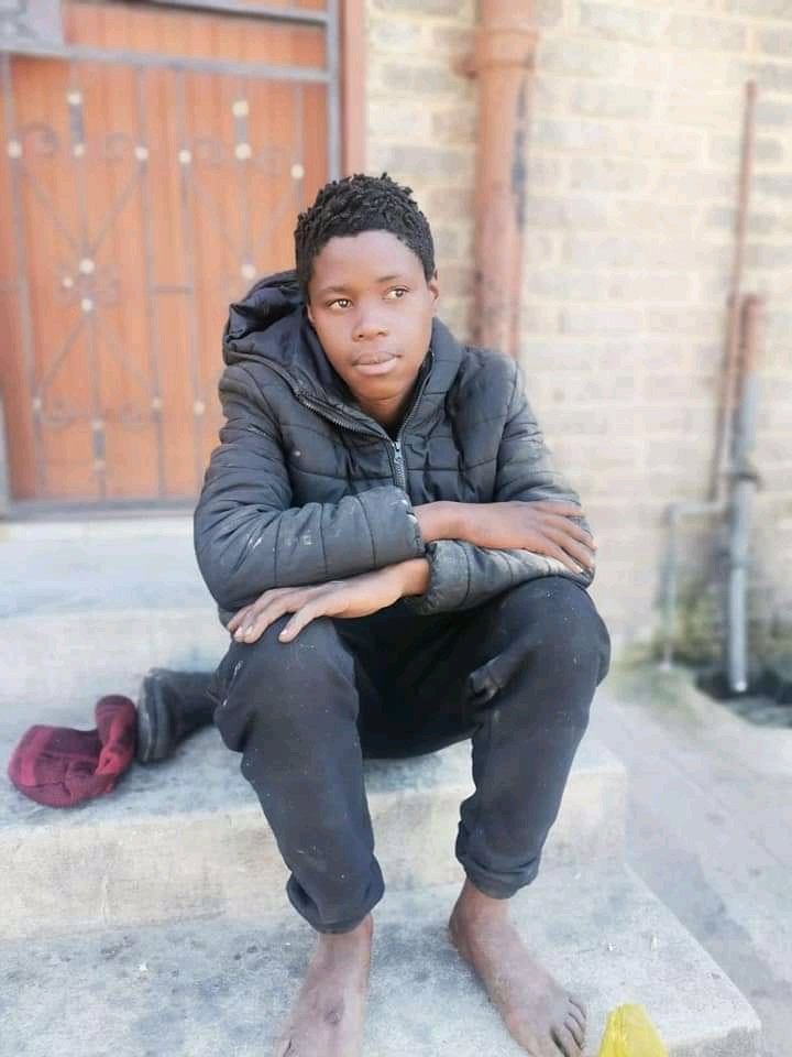 MDNnewss's tweet photo. MISSING PERSON: Please help locate the family of this young man, he says he's from Free State, Geltfontein ext5 and his name is Lesala Motsheneng, his father is Thabang. 

He's has been found in Bushbuckridge Thulamahashe. Apparently he was trafficked but managed to escape. https://t.co/B1hYxI2V8e
