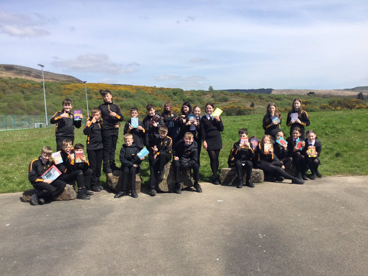 My fabulous yr 7 reading  outside 📚in the ☀️ <a href="/WeAreHumanities/">Maesteg School Humanities</a> <a href="/MaestegSchool/">Maesteg School</a> @MS_Ethical #Reading #outdoorlearning