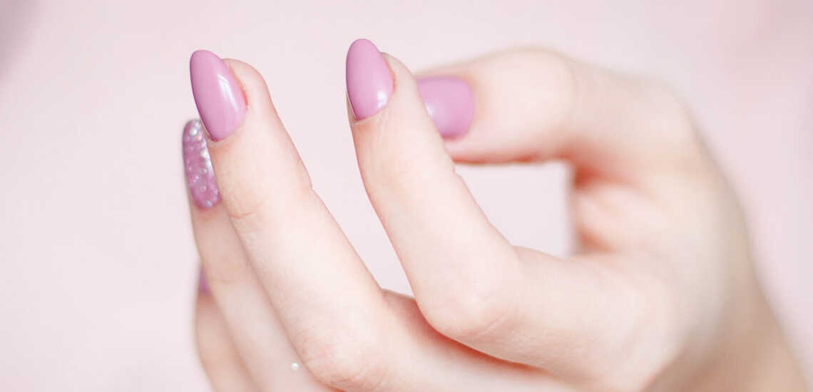 Dermaonline's tweet photo. Are your nails getting brittle? Here is a 2-minute read to get them fixed: https://t.co/Ky6dw7Ha21 https://t.co/0yfcl9pnr5