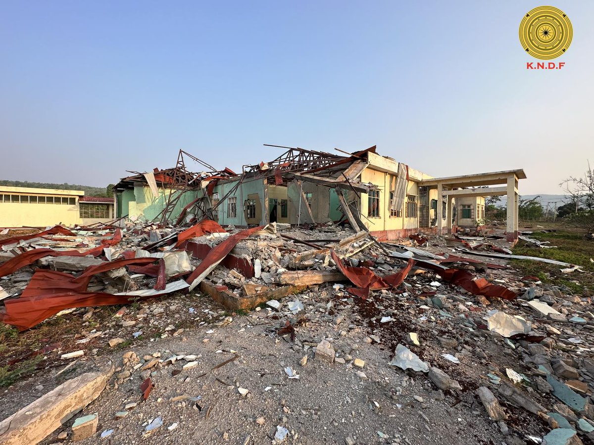 IrrawaddyNews's tweet photo. At least 70 junta troops were killed during April in Kayah State and Pekhon and Pinlaung townships in southern Shan State, according to the Karenni Nationalities Defense Force. Three of its members were killed.

#Whatshappeninginmyanmar https://t.co/5hpfHu8ZvZ