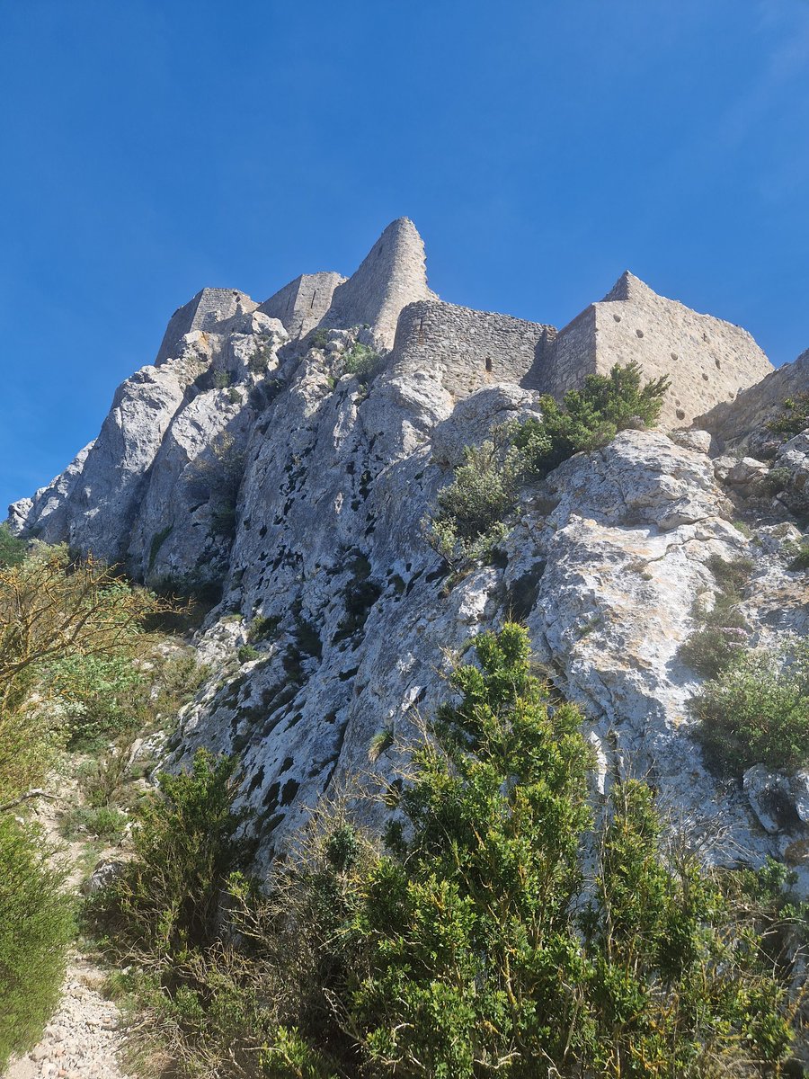 GunpowderDan's tweet photo. Yesterday we also visited the dramatically situated ruins of Château de Queribus. Situated 700m in altitude, it is sometimes described as the last Cathar castle, following the fall of Montsegur in 1244. It was eventually occupied by a French royal army in 1255 #castlehunting https://t.co/wpCUFr9kEg