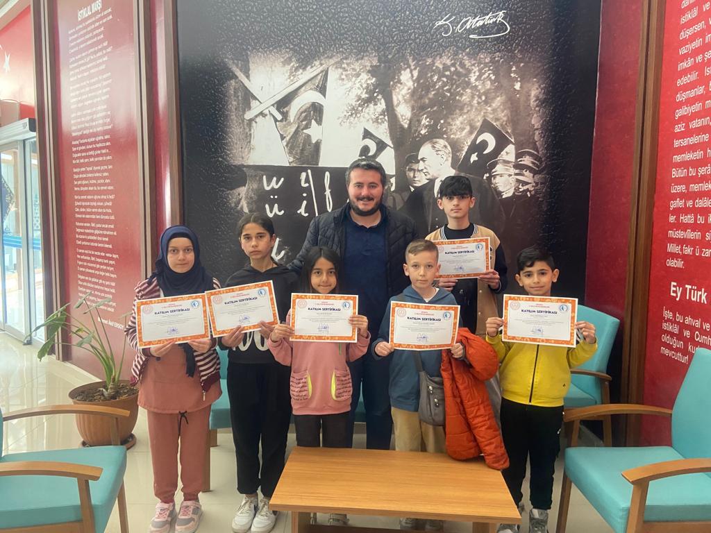 İlçemiz Domaniç Ortaokulu öğrencisi Batuhan ULU ve Hisar İlkokulu öğrencisi Metehan ULU  Kütahya'da düzenlenen Zeka Oyunları yarışmasında KÜRE dalında  il ikincisi olmuşlardır 
Turnuvaya katılan öğrencilerimize ,velilerimize, öğretmen ve yöneticilerimize teşekkür ederiz.