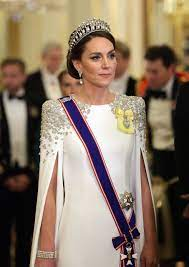 RobinLynnKing2's tweet photo. #EverythingRoyal #PrincessofWales #PrincessCatherine
Which Tiara would you like to see on Catherine https://t.co/mhSuhPNGog