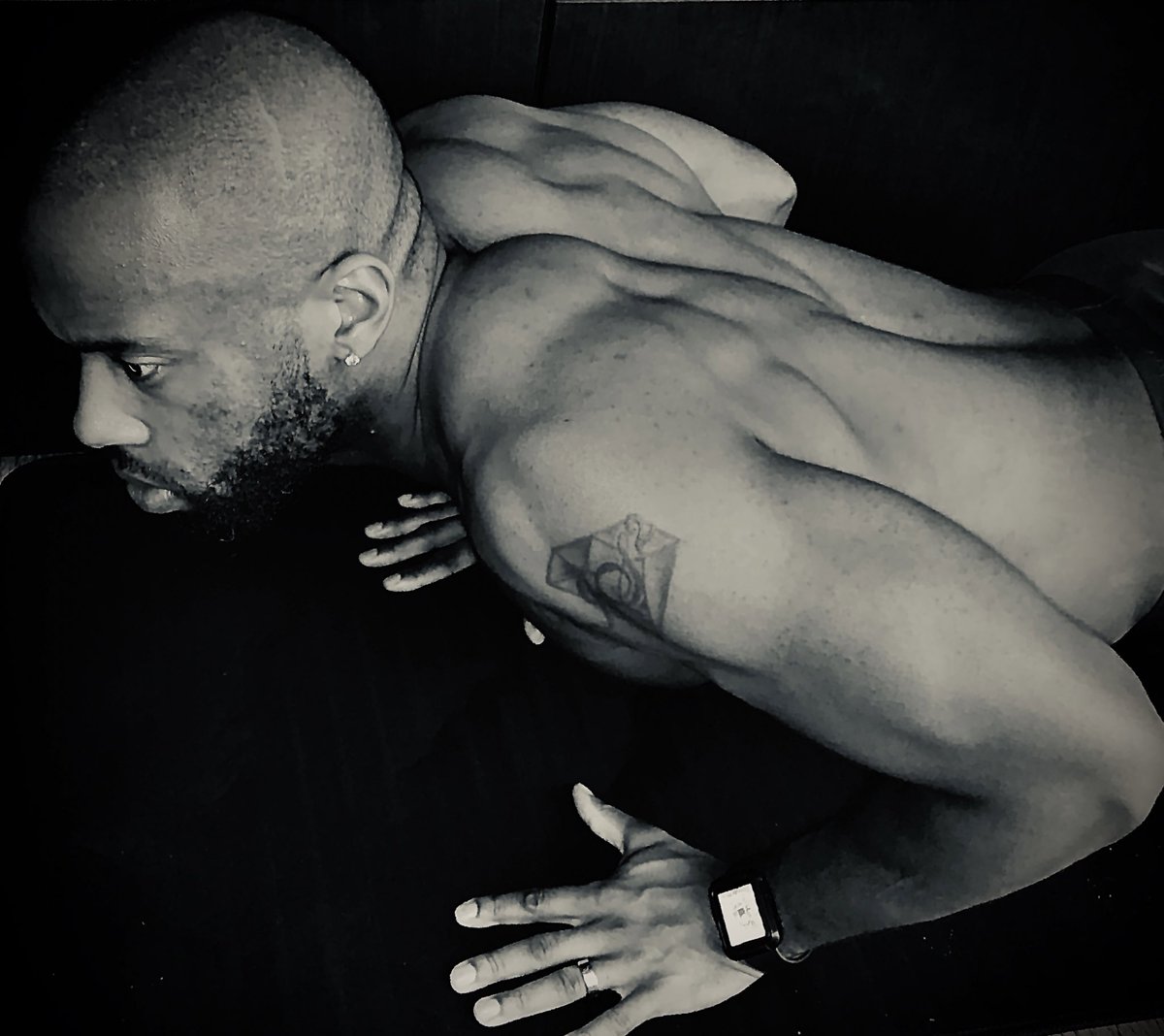 JosiasCarbon's tweet photo. 7/ …and finally saving the best until last, you can subscribe to my Only Fans… 👀🤷🏾♂️🤣
https://t.co/UjlQZPuiJH
#MoreThanJustMuscles💪🏾 #EveryFreakingDay💦 #DiamondExperience💎 https://t.co/oD1u0q2sJf