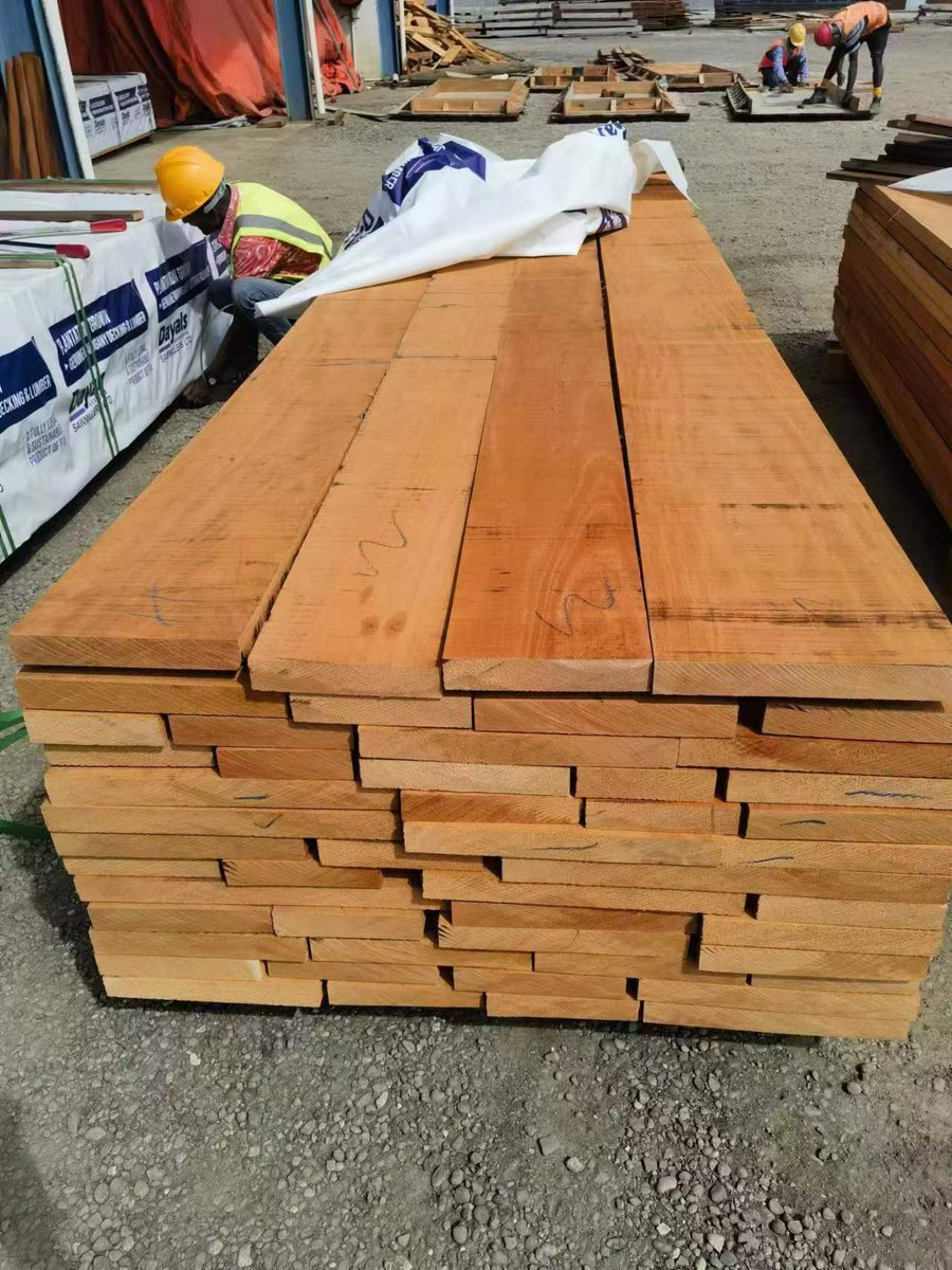 Maria49334347's tweet photo. From our perspective as a buyer of top quality Mahogany we consider these to be more traditional forests than plantations where sun drenched trees grow quickly and branch often producing wide growth rings and low density as well as substantial pin knots and color bleaching. https://t.co/KbncwZJeGq
