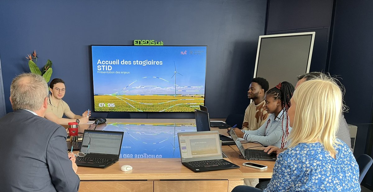 C’est un plaisir d’accueillir ce matin les étudiants <a href="/univ_lille/">Université de Lille</a> #IUT #STID <a href="/roubaix/">Ville de Roubaix</a> en formation pour accompagner les communes de la <a href="/MetropoleLille/">Métropole Européenne de Lille</a> dans l’appropriation de l’Espace Mesures &amp; Services d’<a href="/enedis/">Enedis</a> solution concrete pour la #sobriété énergétique  <a href="/valerie_duhamel/">Valerie Duhamel</a>