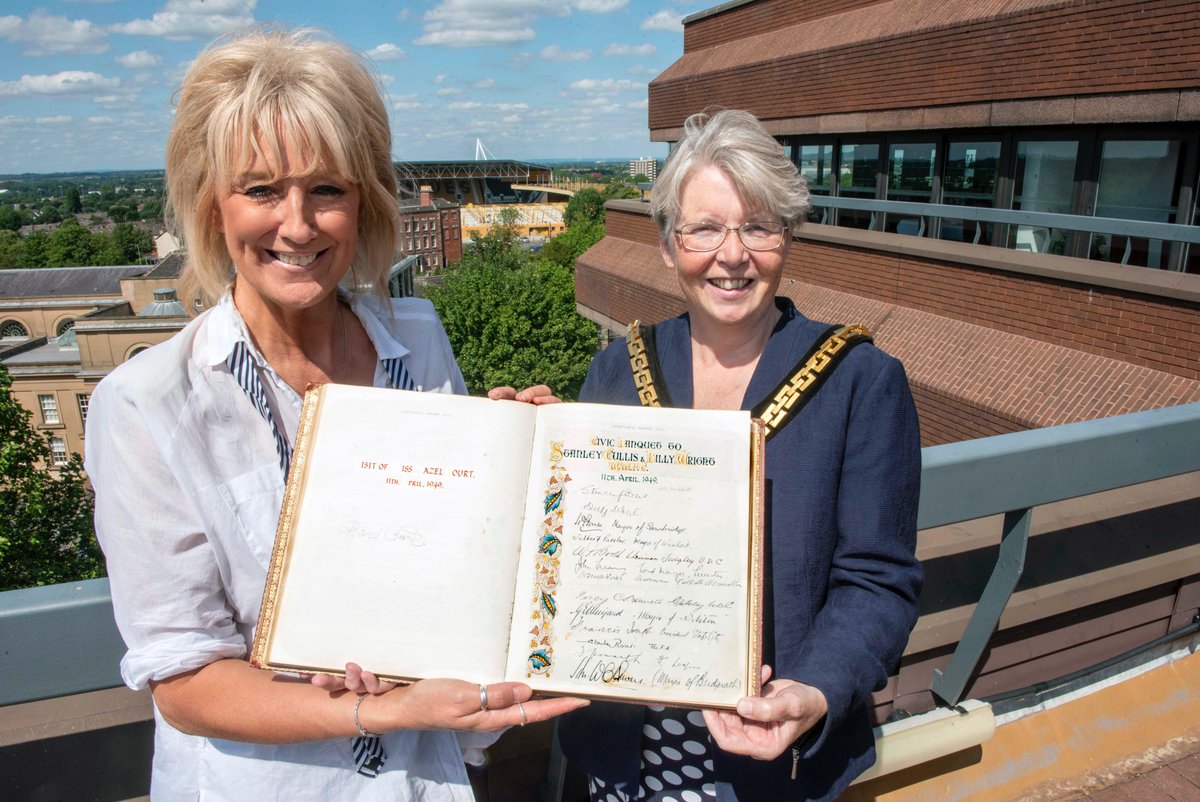 drpauldarke's tweet photo. It was always a joy to meet @vickywright5459 when she came to see us at @WolvesMayor. RIP. Our sincerest thoughts with the family. #vickywright was a great supporter of Wolverhampton: the football club, the City and all its people. You will be missed by us all. https://t.co/oDZOFRJbhX