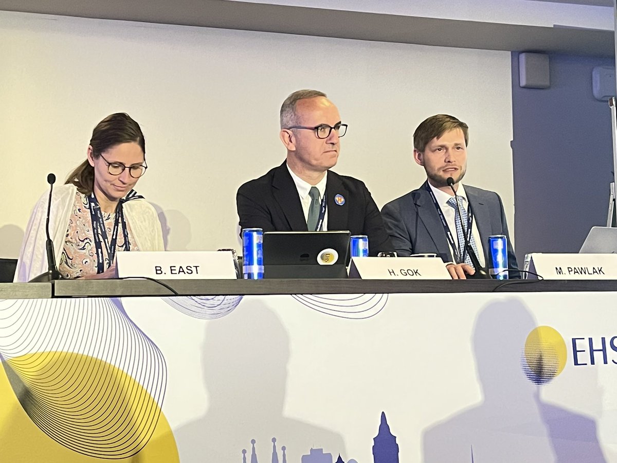 juliomayol's tweet photo. Social media and academic journals - the future is here but unevenly distributed @BarcelonaEhs @eurohernias #BarcelonaEHS2023 #some4 https://t.co/jcKT8DfCZU