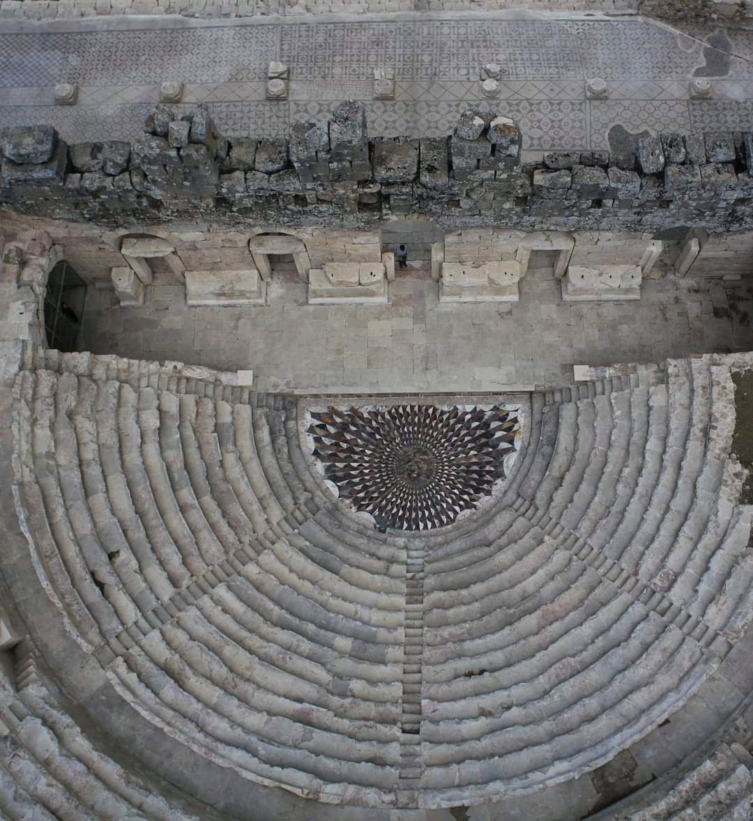 moagetes's tweet photo. Kibyra Medusa Mozaiği ile Odeion Stoası zemin mozaiği açılmış olup, Ekim ayı sonuna kadar ziyaret edilebilir.
(The Medusa Mosaic at Cibyra is open for visiting from May to October). https://t.co/FIzEe4dG2y