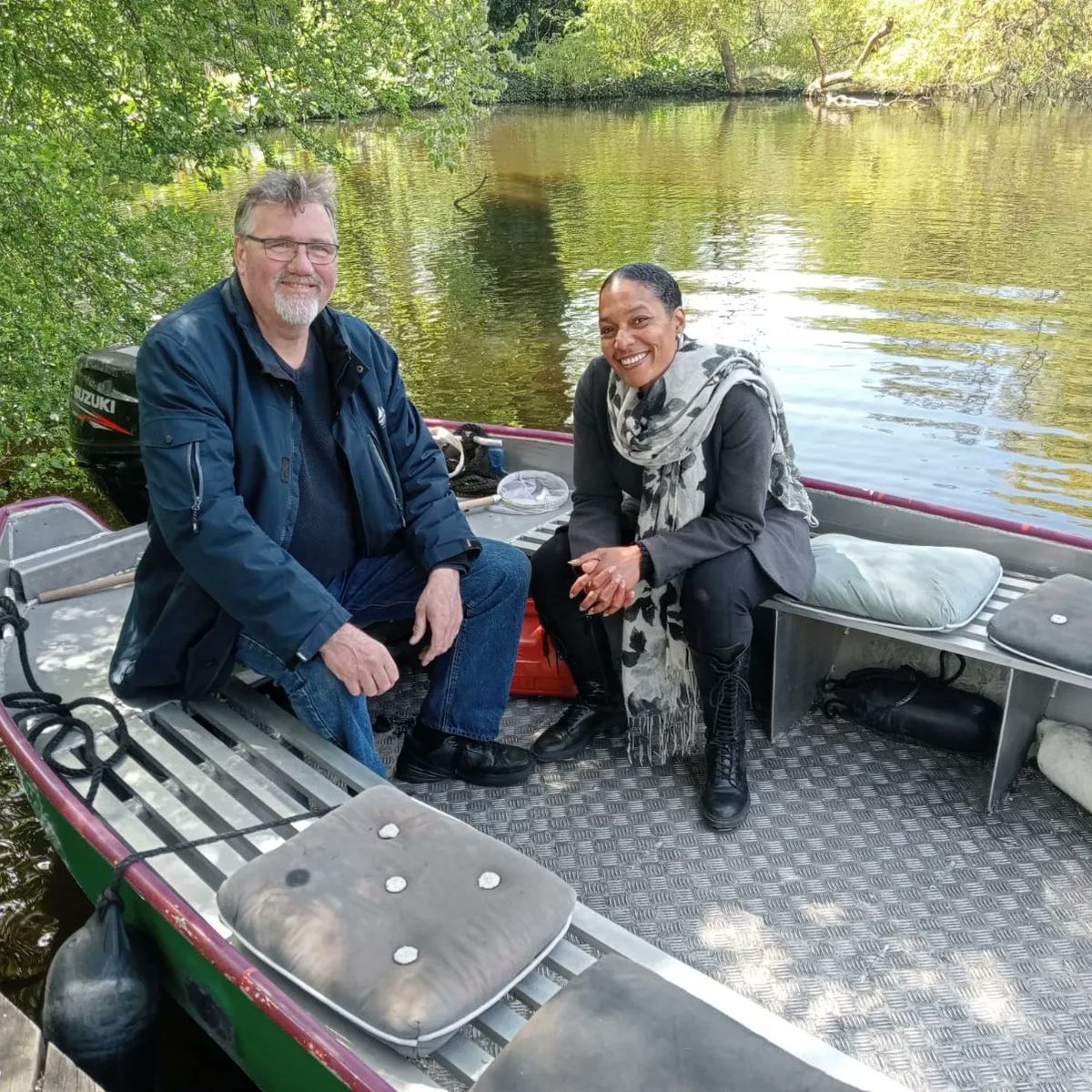 deNatureluur's tweet photo. En ondertussen wordt op het water ook genoeg beleefd. Schippers Peter en Richard en gids Marjori hebben elke keer weer een enthousiaste groep in de boot. Gezellig hoor! ⛵️💦⚓️
#vaarexcursie #gefladder #sloterpark #sloterplas #natuurbeleving https://t.co/IK4MrKpkKD