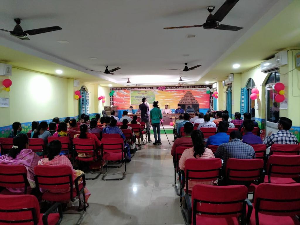 AngulOrmas's tweet photo. ORMAS Angul organized a workshop on Post harvesting and supply chain management of Mango at Chhendipada Block conference Hall on 19.03.2023. The event was chaired by BDO, Chhendipada, Ass. Manager, Mother dairy, District coordinator, APC, Dy. CEO, ORMAS, Angul.
@ormas_odisha https://t.co/Sw6ZjqMBEz