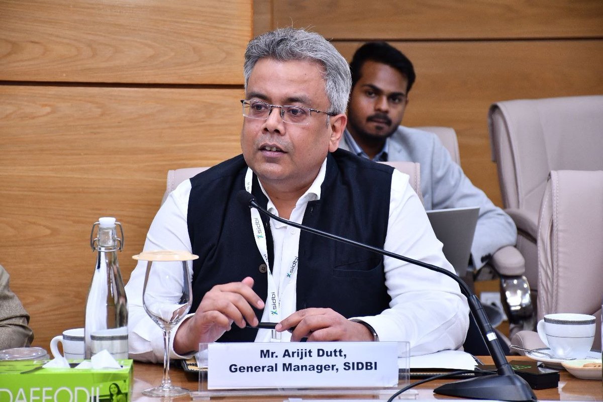 startupindia's tweet photo. Mr Arijit Dutt, General Manager, @sidbiofficial, brings valuable insights on collaboration between the Government (Startup India), AIFs and Investors for funding startups at the National Startup Award 2022 Handholding Launch.

#NSA2022 #NSAHandholding #InvestorConnect https://t.co/rs1yxFFUKY