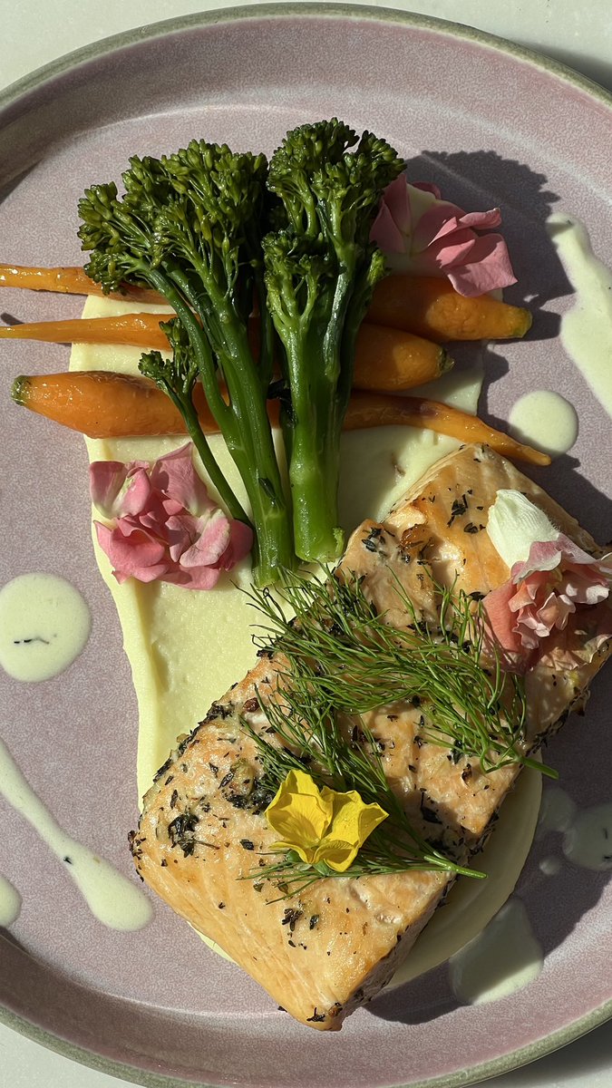 arto_coffee's tweet photo. Pan Fried Salmon 🍣
Pan fried Salmon are super crispy on the outside, while soft and tender on the inside,finished with a silky,flavourful buttery sauce. Our favourite low carb salmon recipe is now yours! #artocoffee #salmon #breakfast #bestfood #tastyfood #dubai #dubaimall #cafe https://t.co/cT7PkYoJdE