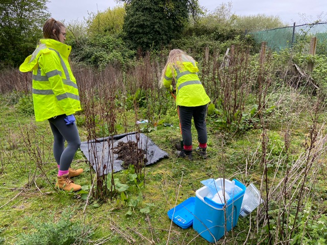 First weeks at ME: We are pleased that Jess is enjoying her first few weeks as part of the #METeam. Last week Jess completed her first site visit and is starting to learn what it means to be an #environmentalconsultant and the importance of soil sampling #earlycareers #sitework