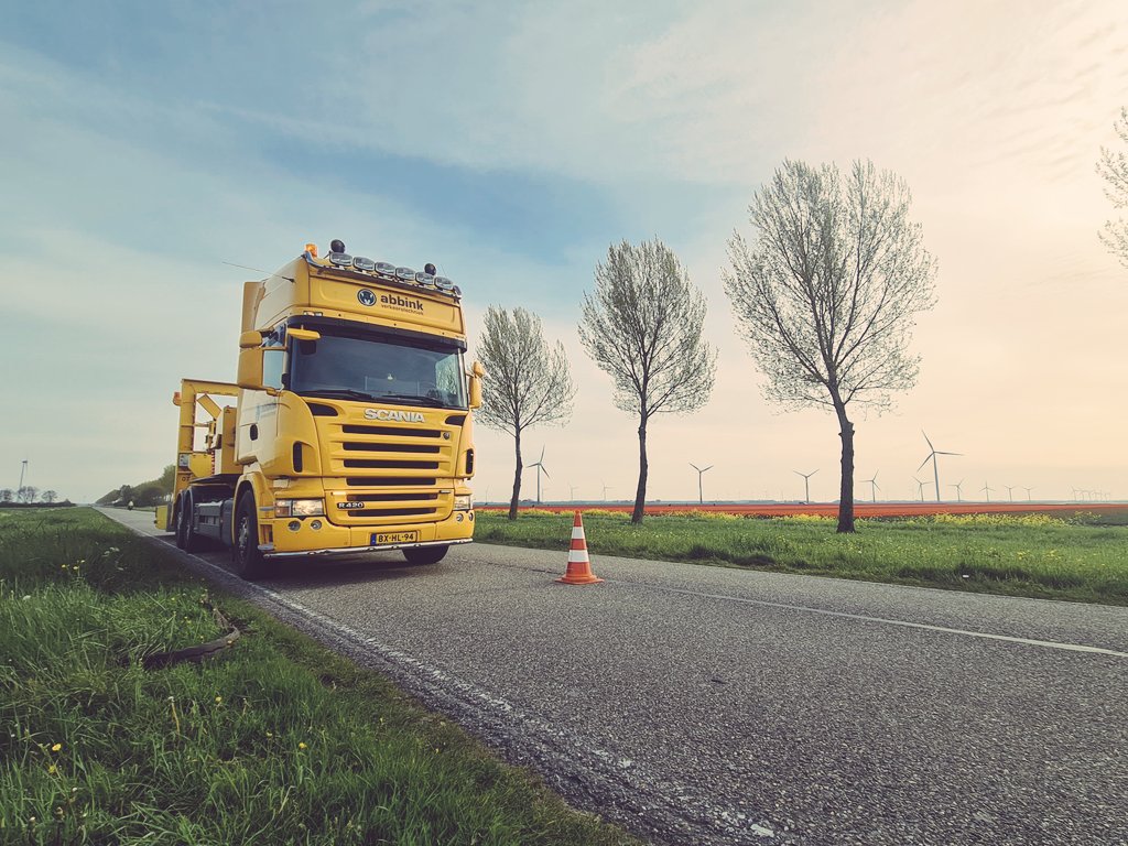 Abbink_VT's tweet photo. Tulpen uit........ #Dronten 😅 
#afzetting #onderzoek #Abbink #Verkeerstechniek  #botsabsorber https://t.co/5vNnd7yJ34