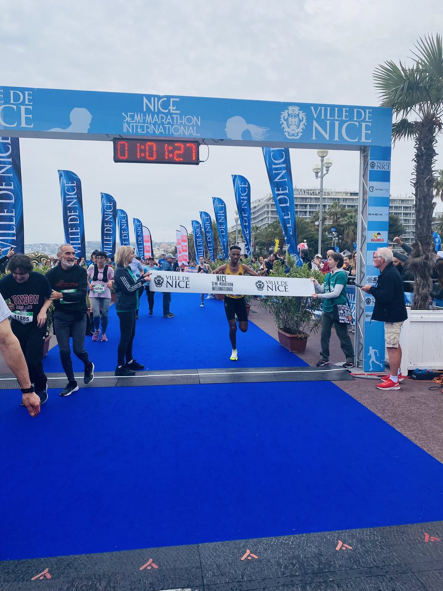 Victoire de l’érythréen Senay FISSEHATSION sur le 21 km de la 31 e édition du <a href="/SemiMarathon06/">Nice Semi-Marathon</a> en 1h01’27’´! Rendez-vous l’année prochaine ! 💙#semidenice