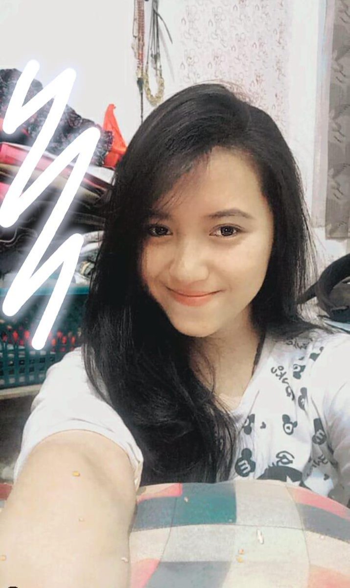 MarAngPutAnd's tweet photo. Pict 1 Pas dulu jadi Maba Hukum
Pict 2 Tiba-Tiba semester 6
Syudahh tidakkk seimoett doloee~ https://t.co/eHwXBLX2iG
