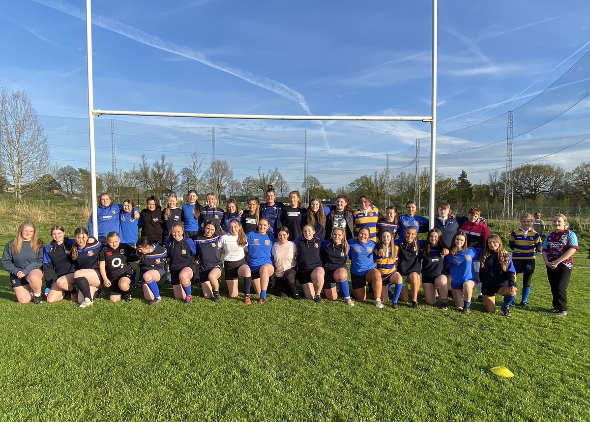 RufcGirls's tweet photo. Honoured to be joined at training last night by the awesome @vickyeirwin 

Great training session sharing her insight &amp; drive for the game with our @Burnley_RUFC girls 

Gotta see it to be it!!  #inspiring the next generation of #RugbyGirls &amp; maybe future @SaleSharksWomen 🏉🦈 https://t.co/6DtzExleGl