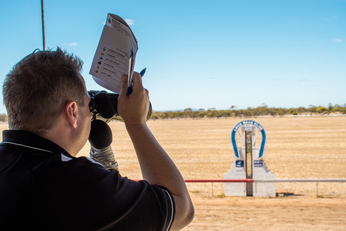 CountryRacingSA's tweet photo. .@MarkRaceCalling is a fulltime race caller and loves his country racing. His voice can be heard calling country races all year  🎤🏇

We had a chat with Mark about why he loves calling country races. 

📰 READ MORE | https://t.co/SchRI1tCVd

#CountryRacingSA #HorseRacing https://t.co/Pd2HwchMsO
