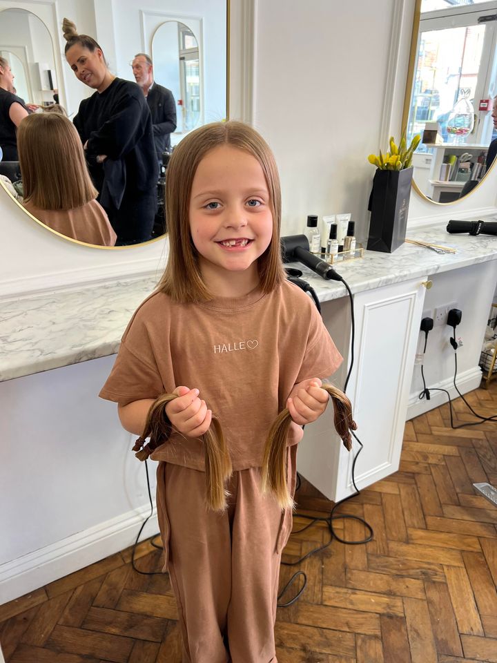Deciding to make her 13 inch hair donation into a sponsored event, Halle absolutely smashed her fundraising target and has raised a brilliant £1,415 for LPT - covering the cost of making and fitting 2 wigs! 👑 💜

Get your FREE Fundraising Pack 👉 ow.ly/2Fgl50NRz8K