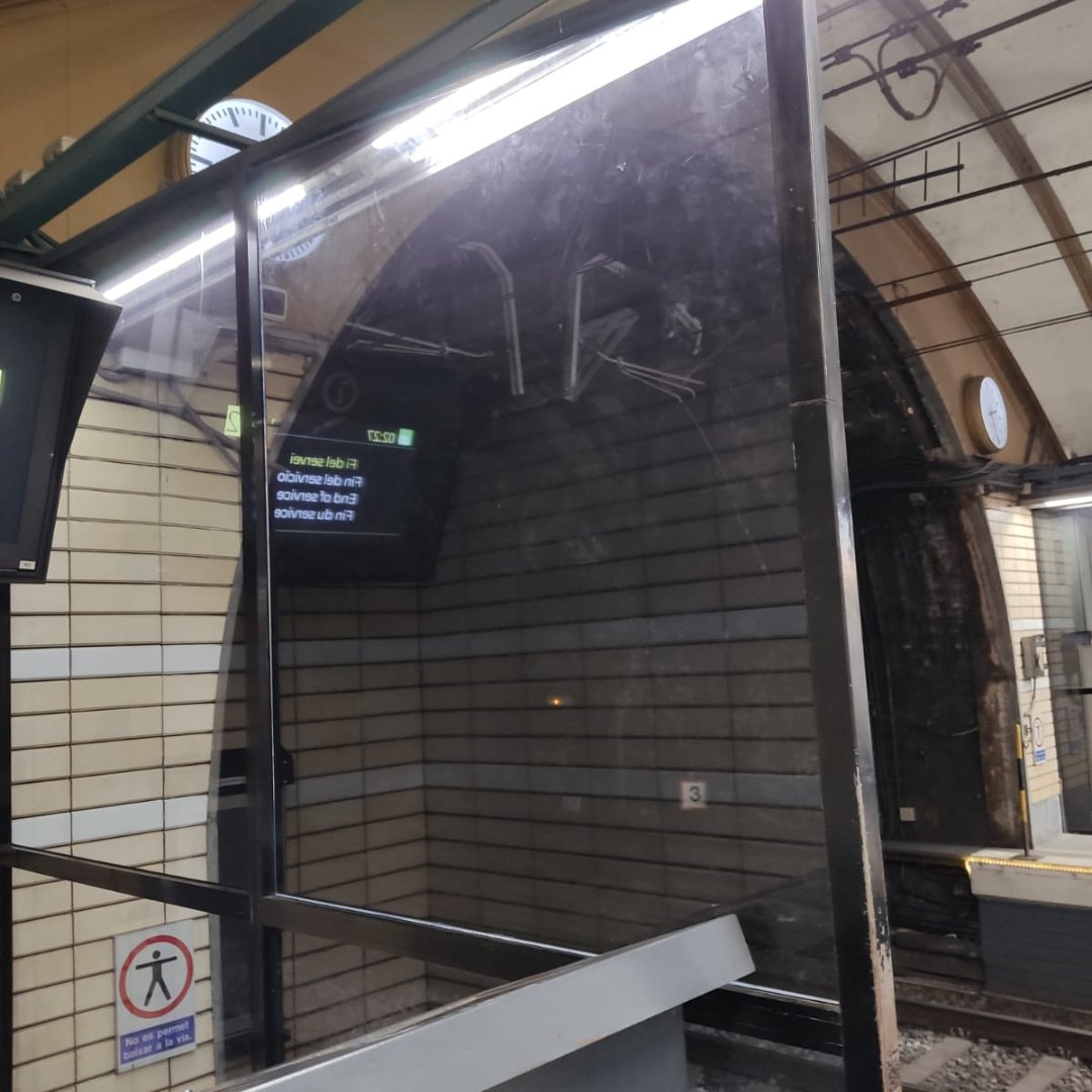 vidrescastro's tweet photo. Cambios urgentes en vidrios que son importantes. Cristalleries Castro al rescate 🏃♂️🏃♀️
Ferrocarrils catalans - Estació funicular de Vallvidrera. 🚋 https://t.co/e5OsTnjlMF