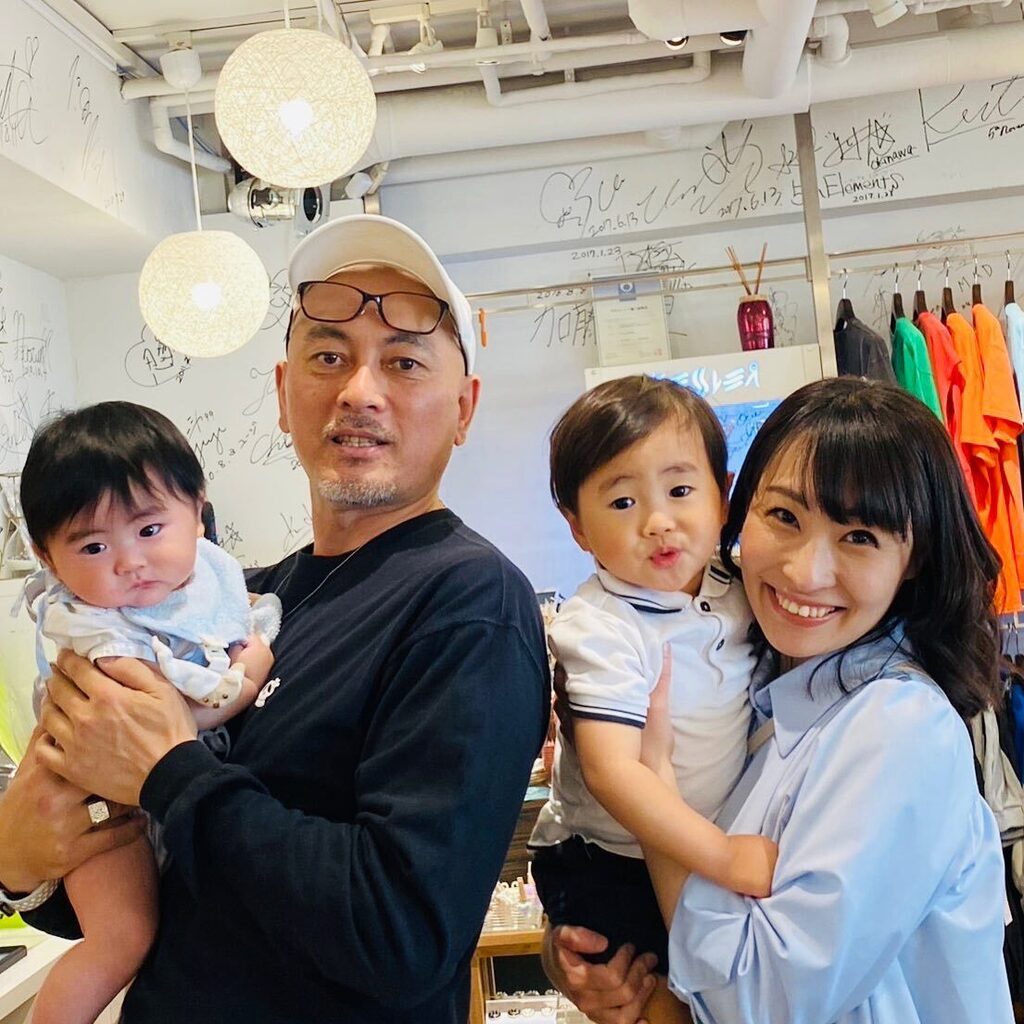 MATSUURA_AG's tweet photo. 菜つみちゃんが、二児の母に😆
次男も４ヶ月になりました❗️
ex'positionの在籍中にお世話になったお客様に会いたいと言ってました♪

#og #エクスポジション #ゴールデンウィーク #家族連れ #怪獣 https://t.co/DVxwqy0jzw https://t.co/QVCDVBdiHJ