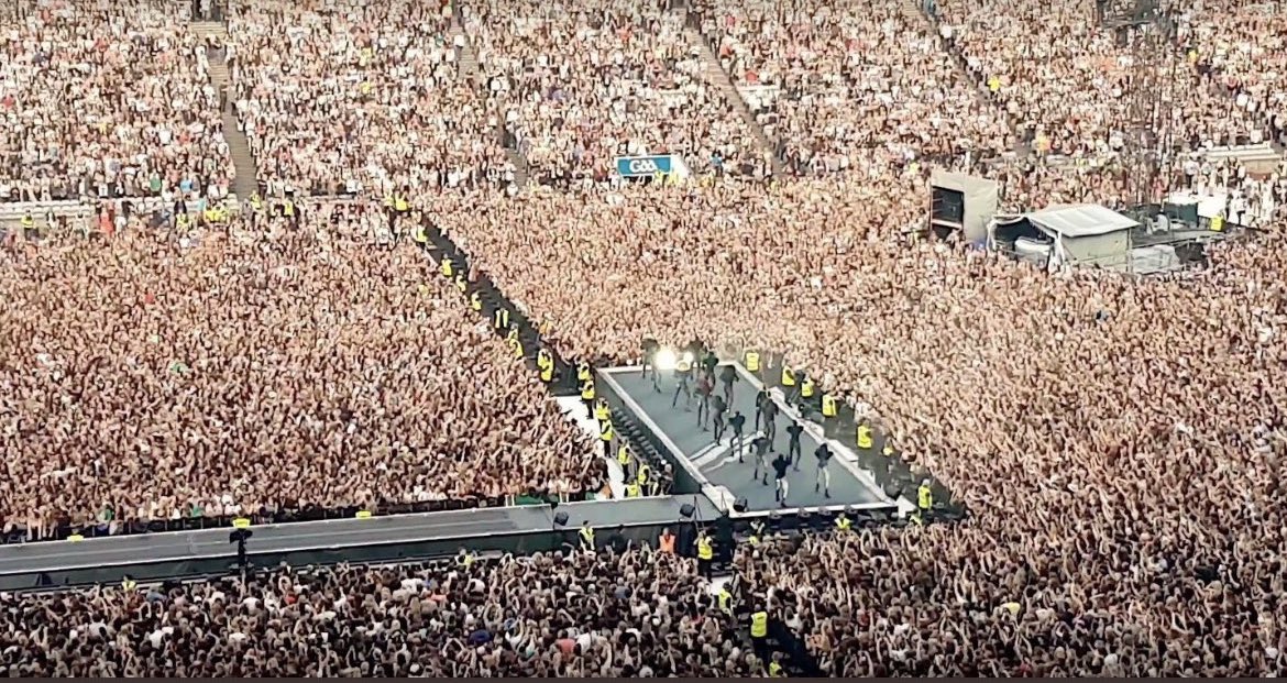 msyonceslay's tweet photo. Beyoncé in my country and I’m not American or British. https://t.co/yIxi5Cs5kN
