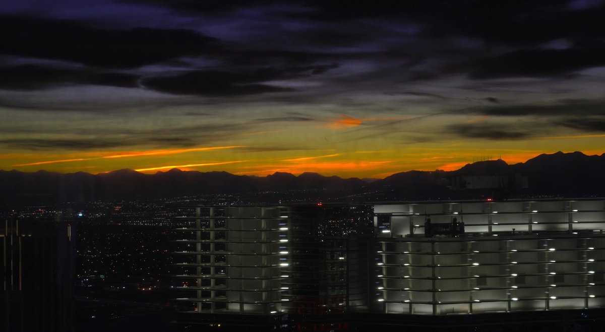 0asis

-----------

Taken on the top floor of the Vdara Hotel in Las Vegas  

Canon 5d Mark IV
70-200m
#lasvegas #vegassunrise #sunrisephotography