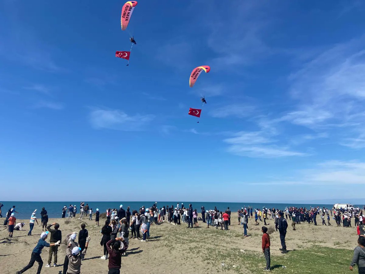 karatasmem1's tweet photo. Kıyı Temizliği Etkinliği;
Tuzla Ç.P.A.L ve Tuzla Ortaokulu "Sahil Temizliği" etkinliği gerçekleştirdi.Kaymakamımız Sn. Selami Alper ÖZKAN'ın da katılım gösterdiği etkinliğe öğrenci ve öğretmenlerle birlikte; İlçe Jandarma ve  Karataş Belediyesi personelleri de katılım gösterdi. https://t.co/2bmPsMl7lS