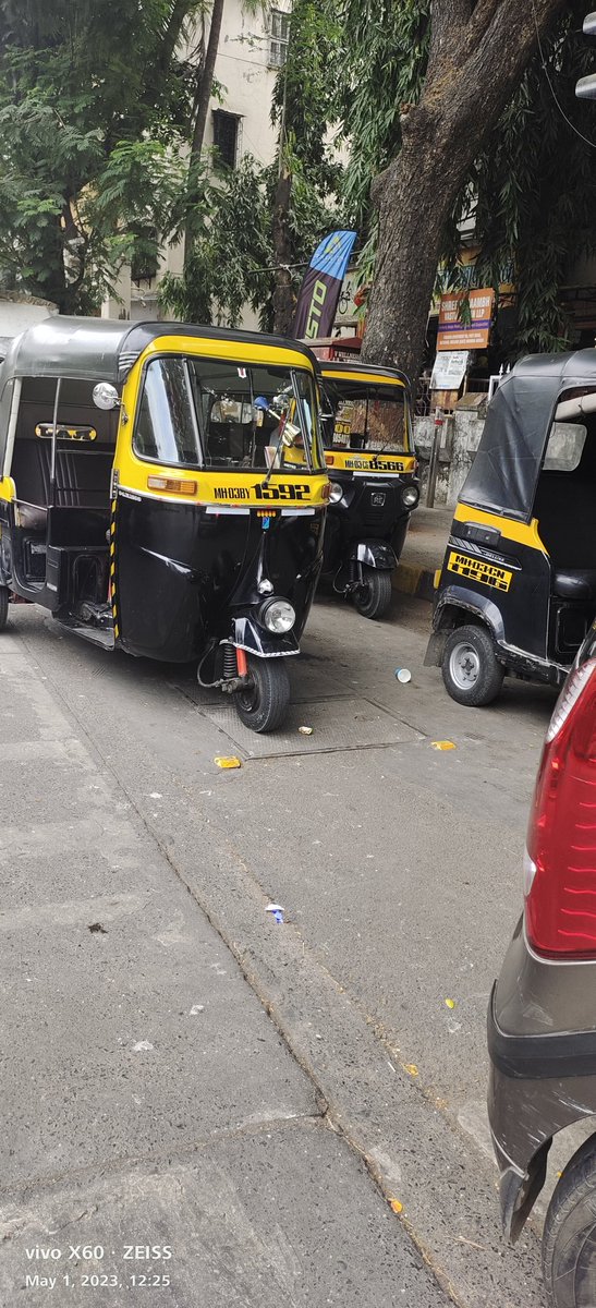 PIlka2401's tweet photo. @MTPHereToHelp .near to saidhan hospital mulund east all autorickshaw drivers always denied trips to the nearest place and parked their vehicles in 2 rows. Pl action https://t.co/rHZPRqIW0t
