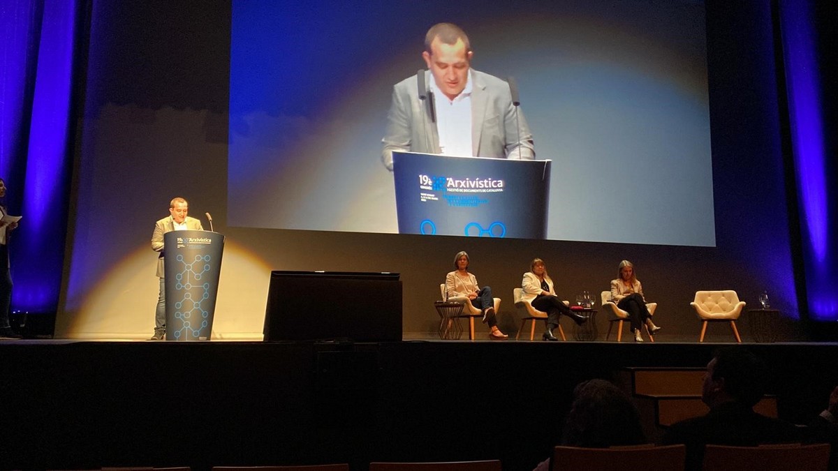 En aquests moments s’inaugura el #CongrésArxivística2023 #DadesEnAcció amb el discurs de Francesc Jiménez, president de l’ <a href="/AAC_GD/">Associació Arxivers</a>
L’<a href="/arxiu_gi/">AMGirona</a> també hi participa amb les intervencions de David Iglésias (avui) i Lluís-Esteve Casellas <a href="/lecasellas/">Lluís-Esteve Casellas</a> (demà)