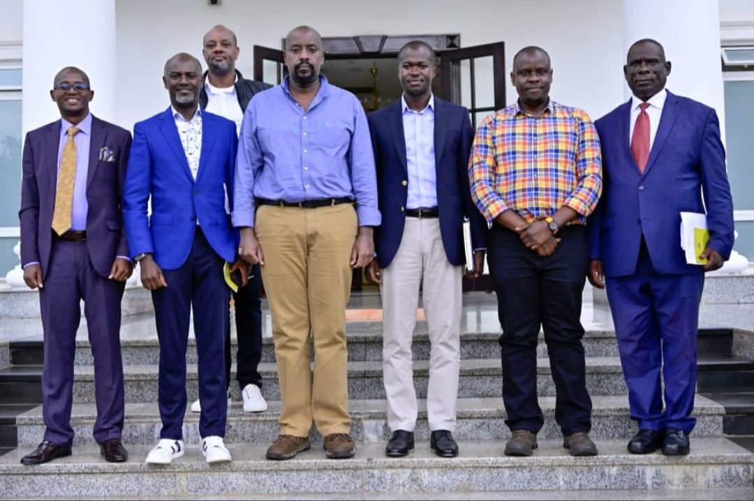 mkainerugaba's tweet photo. I thank President @KagutaMuseveni for meeting members of the Central Committee of the MK Movement yesterday. We discussed for most of the afternoon about Patriotism, Pan-Africanism, Socio-economic transformation, Strategic Security and Democracy. https://t.co/gh2MA8NgOo