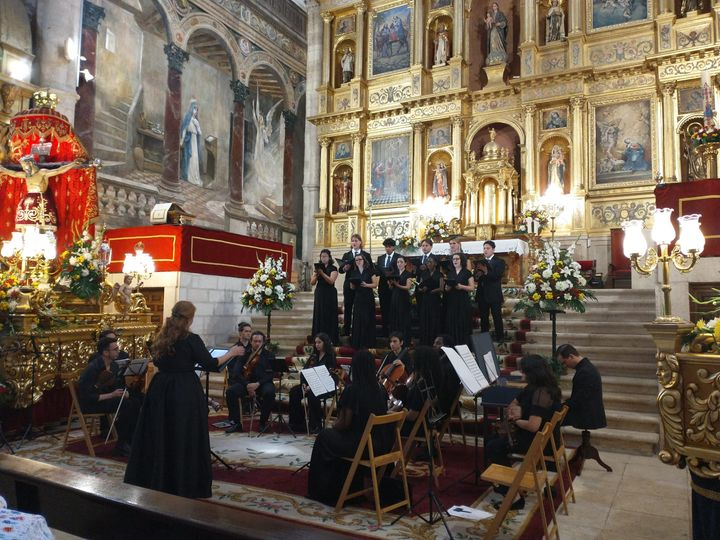 Erynn Millard dirige el coro de la Wertheim Camerata en la iglesia de Santa María la Mayor de Colmenar de Oreja el 30/04/23 dentro de las actividades del II Festival Brunetti. #WertheimCamerata @CamerataASoler @ColmeOrejaTuris