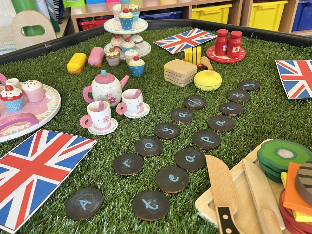 Todays #cosytuffspot is a royal tea party! 🫖👑

🇬🇧👑 To celebrate the coronation of King Charles III 🇬🇧👑

So stinking cute! 😁 How long will this look like this…? I’m counting down the minutes! 

#edutwitter #eytagteam #eytalking #eyfs <a href="/cosydirect/">Cosy Direct</a> #Coronation #Coronation2023