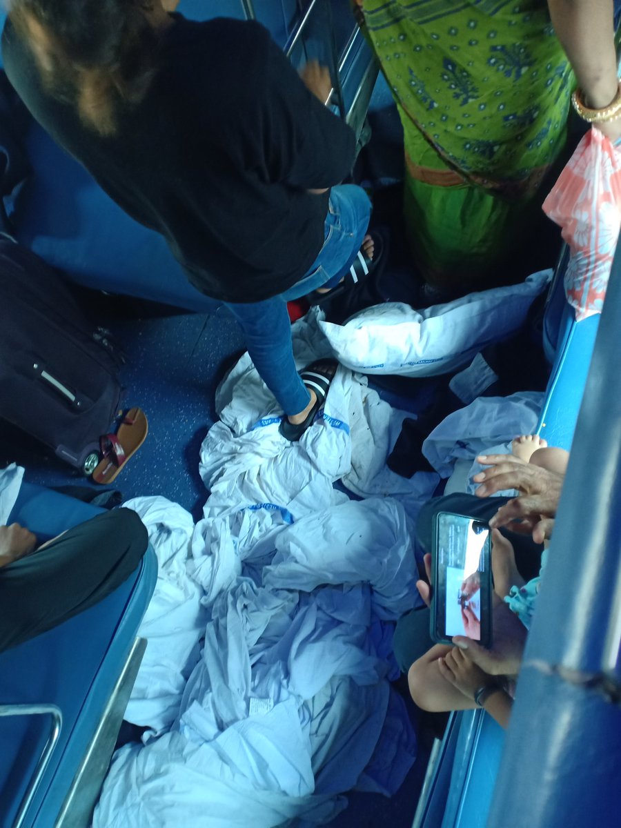 kundanpathak32's tweet photo. @IRCTCofficial @RailMinIndia https://t.co/v8KsM8Ukwl